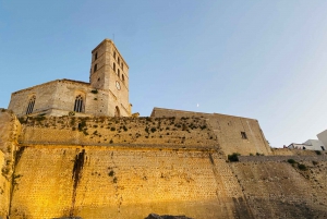 Ibiza: Walking Tour of Dalt Vila with Art Workshop