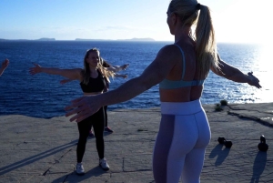 Zachodnie wybrzeże Ibizy: wędrówka i fitness – energetyzująca sesja HIIT