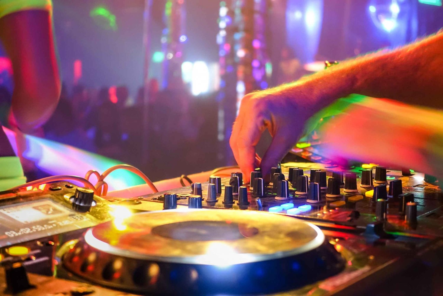 Learn to mix with a professional DJ in Ibiza