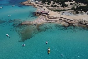Ibiza: Czarter łodzi z 6 atrakcjami wodnymi
