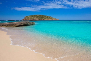 Ibiza: Czarter łodzi z 6 atrakcjami wodnymi