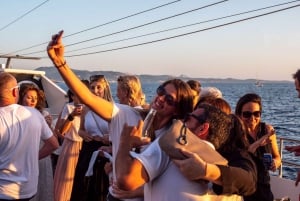 Sant Antoni de Portmany: Sunset Cruise with Drinks and Music