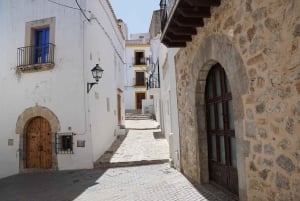 Soleil, mer et histoires : Visite privée à pied d'Ibiza