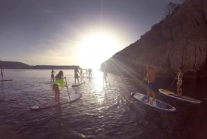 PADLE- OG SURFETUR I SOLNEDGANGEN PÅ DE BESTE MAGISKE STEDENE