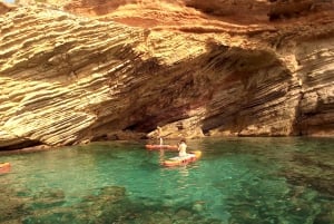 Passeio de barco, cavernas e snorkel