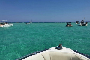 Tour en barco por Ibiza: navega por aguas cristalinas