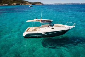 Tour en barco por Ibiza: navega por aguas cristalinas
