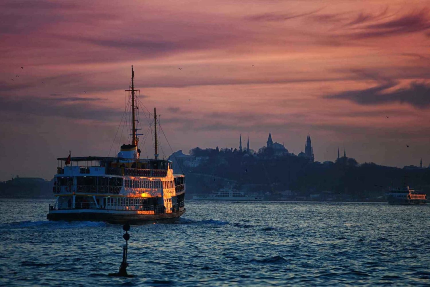 Bosphorus: Sunset Yacht Cruise with Private Yacht