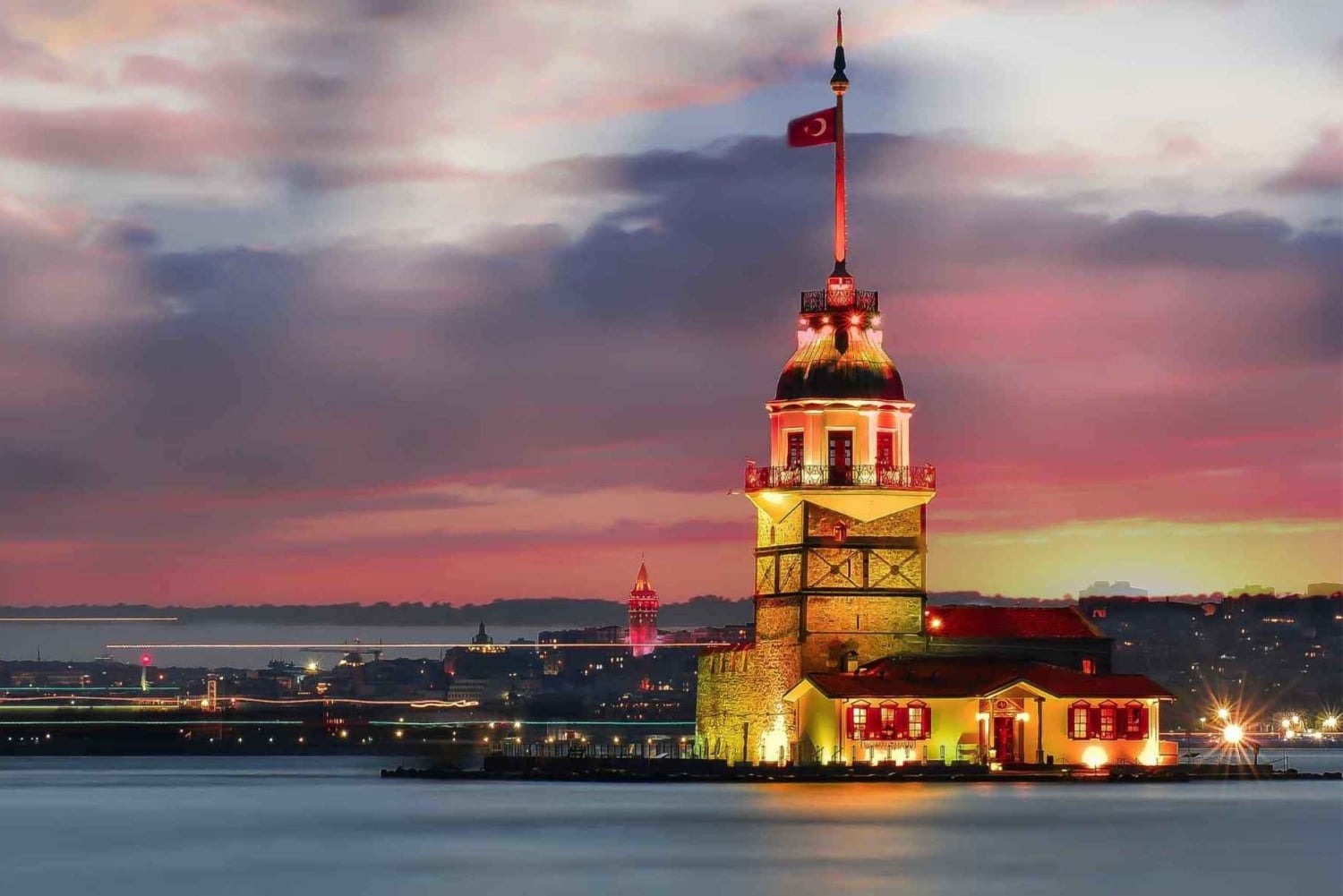 Bosphorus: Sunset Yacht Cruise with Private Yacht