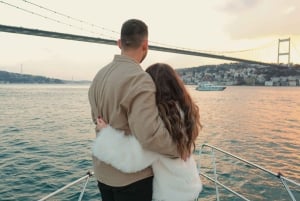 Bosphorus: Sunset Yacht Cruise with Private Yacht