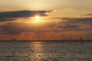 Bosphorus: Sunset Yacht Cruise with Private Yacht