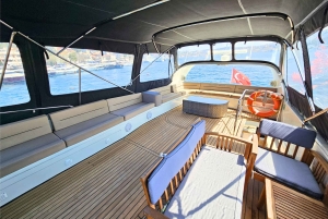 Bosphorus: Sunset Yacht Cruise with Private Yacht