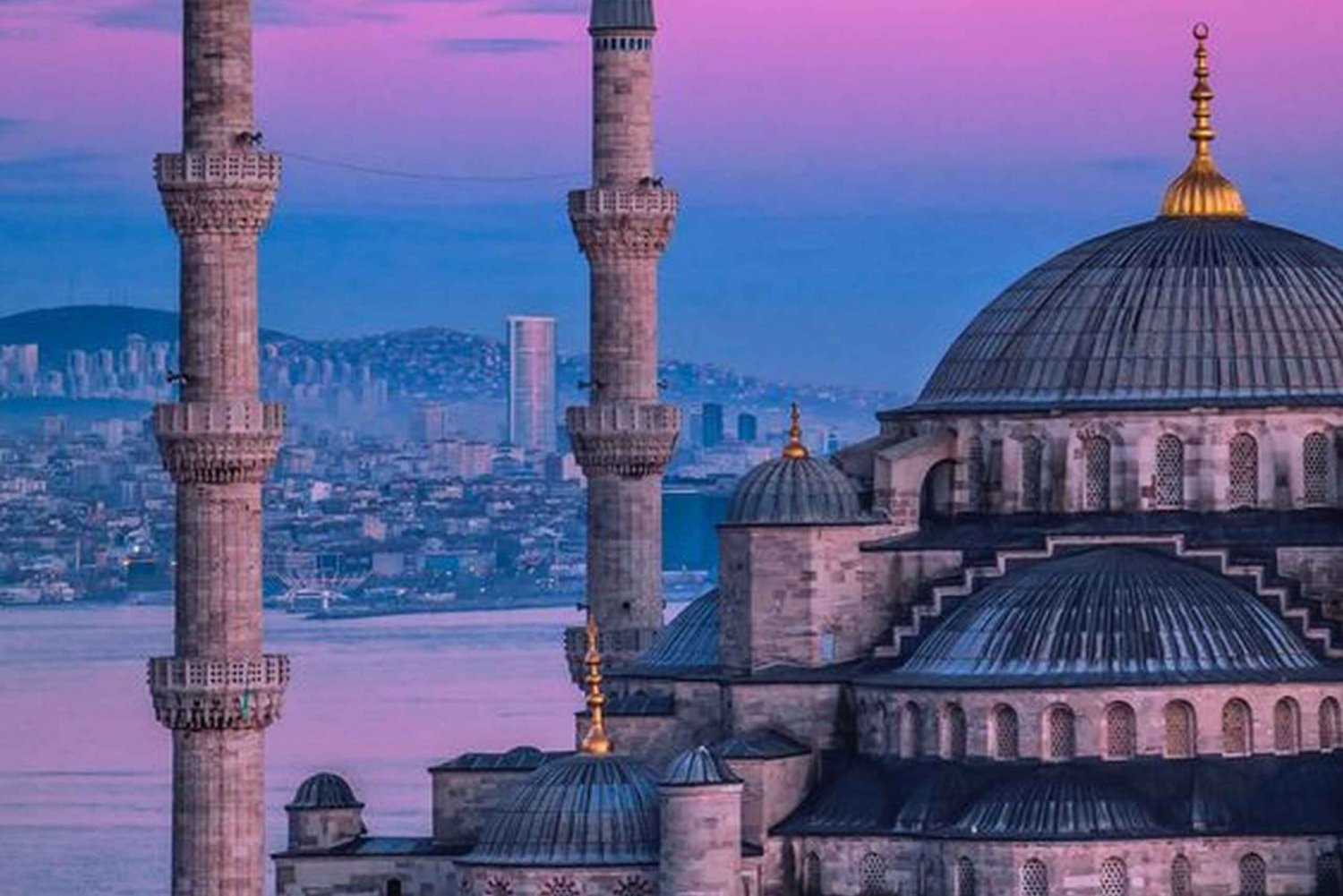 Fast-Paced Istanbul Tour with VIP Car for Layover Passengers