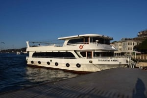 Istanbul: Explore Europe and Asia by Guided Bus and Boat