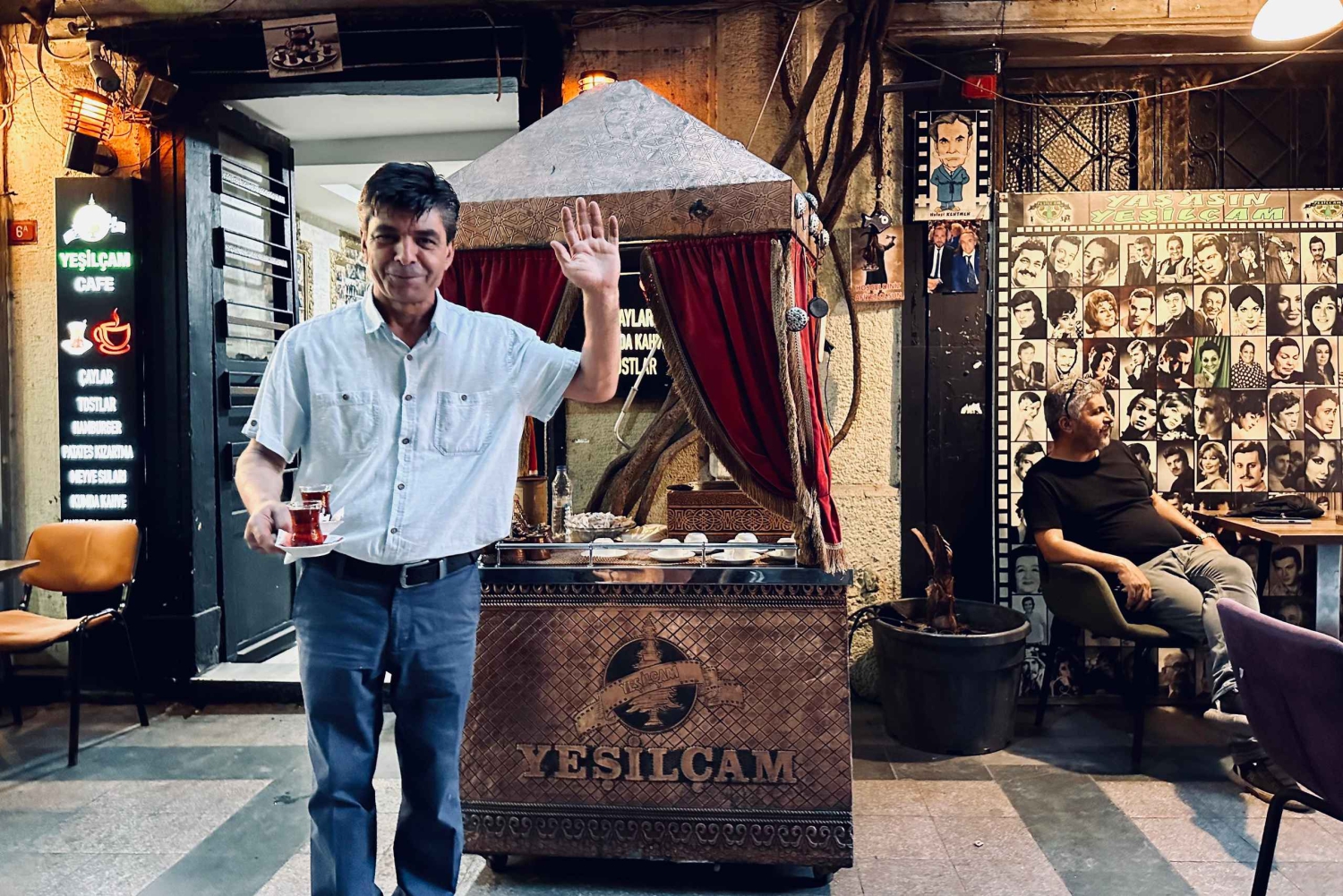 Istanbul: 10 Tastings Food Tour with a Local Host