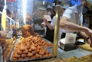 Istanbul: 10 Tastings Food Tour with a Local Host