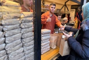 Istanbul: 10 Tastings Food Tour with a Local Host