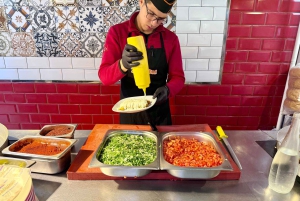 Istanbul: 10 Tastings Food Tour with a Local Host