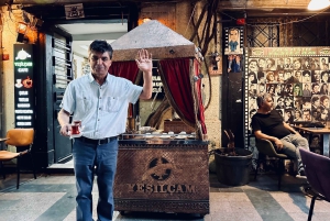 Istanbul: 10 Tastings Food Tour with a Local Host