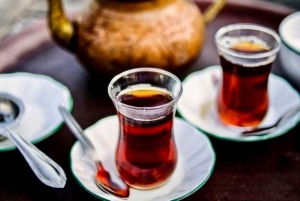 Istanbul: 10 Tastings Food Tour with a Local Host