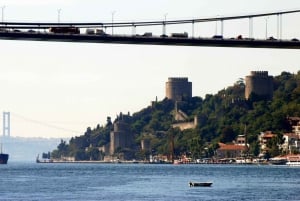 Sunset Bosphorus Yacht Tour with Golden Horn View