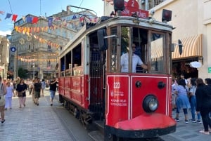 Istanbul: Private Food and City Tour with a Local Host