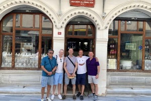 Istanbul: Private Food and City Tour with a Local Host