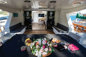 Istanbul: Bosphorus Sunset or Night Yacht Cruise & Transfers