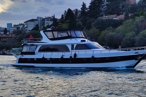 Istanbul: Bosphorus Sunset or Night Yacht Cruise & Transfers