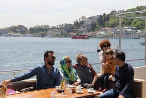 Istanbul: Bosphorus and Black Sea Cruise with Lunch