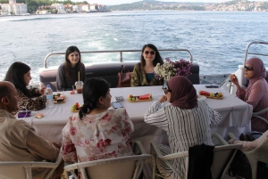 Istanbul: Bosphorus and Black Sea Cruise with Lunch