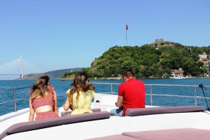 Istanbul: Bosphorus and Black Sea Cruise with Lunch