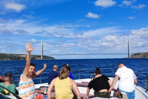 Istanbul: Bosphorus and Black Sea Cruise with Lunch