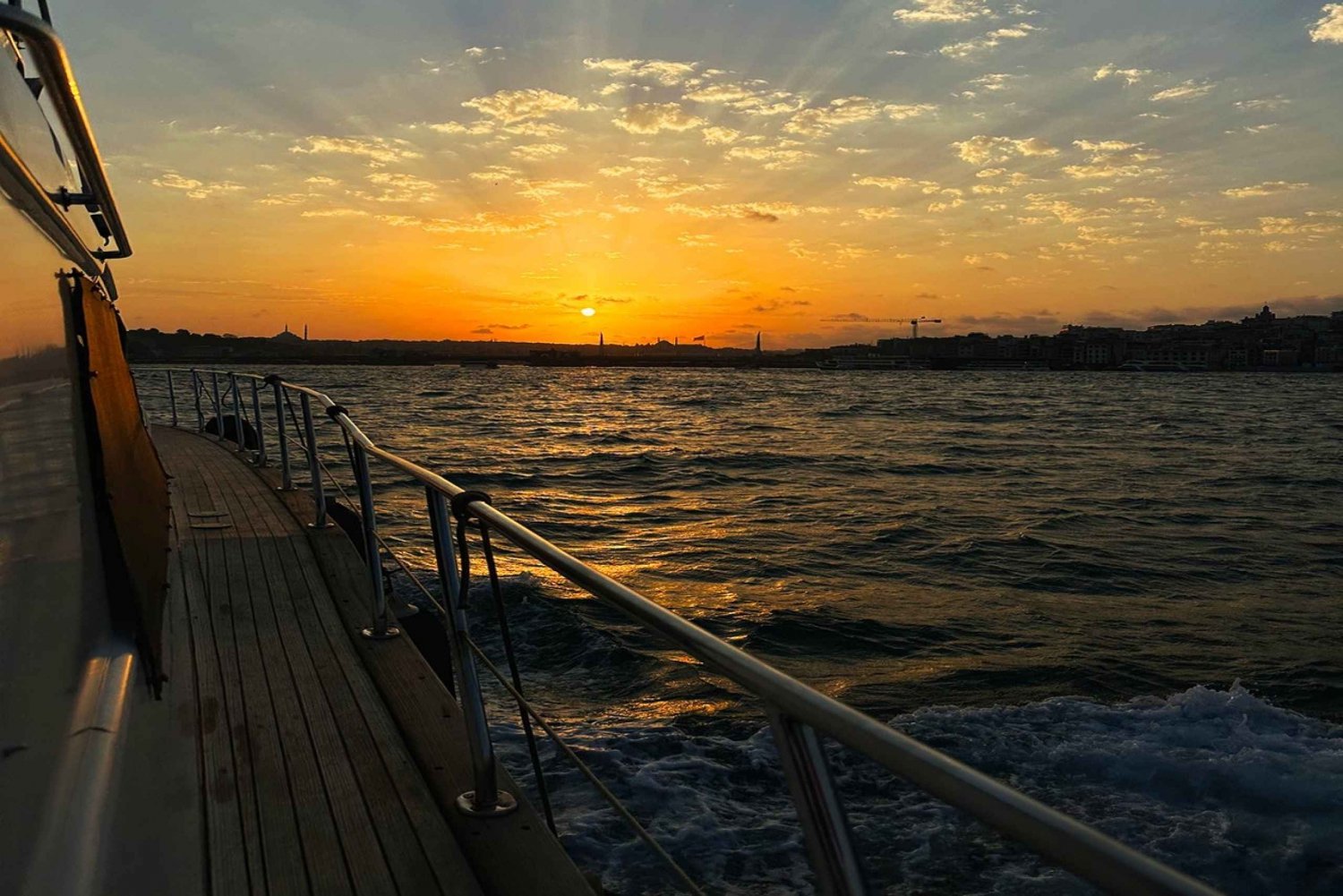 Istanbul: Bosphorus and Golden Horn Sunset Yacht Cruise