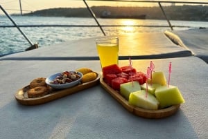 Istanbul: Bosphorus and Golden Horn Sunset Yacht Cruise