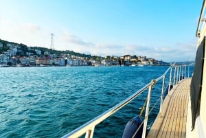 Istanbul: Bosphorus and Golden Horn Sunset Yacht Cruise