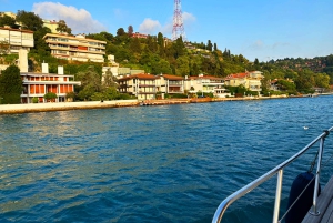 Istanbul: Bosphorus and Golden Horn Sunset Yacht Cruise