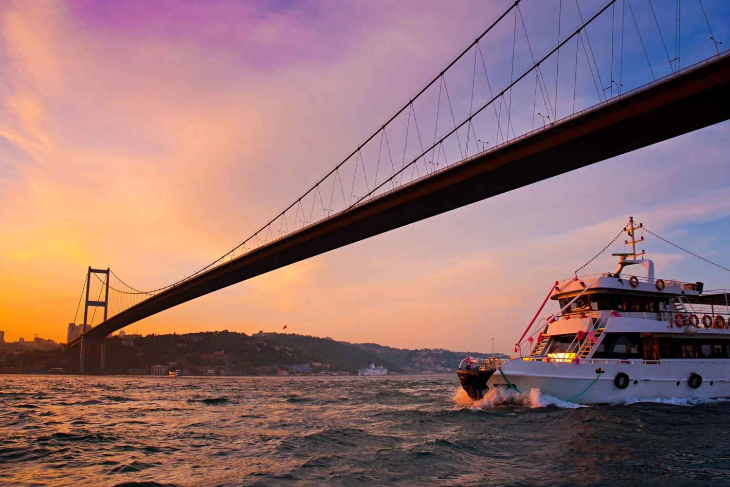 Istanbul: Bosphorus Boat Tour and Two Continents with Lunch