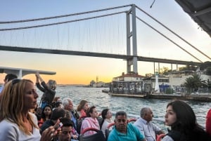 Istanbul: Bosphorus Cruise w/Audio Guide and Sunset Option
