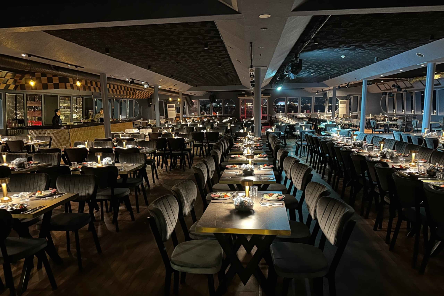 Istanbul: Bosphorus Cruise with Dinner Show