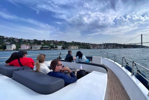 Istanbul: Bosphorus Cruise with Stopover on the Asian Side