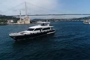 Istanbul: Bosphorus Cruise with Stopover on the Asian Side