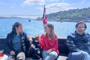 Istanbul: Bosphorus Cruise with Stopover on the Asian Side