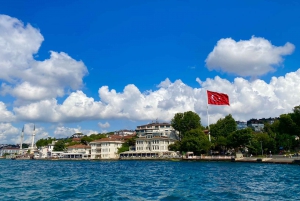 Istanbul: Bosphorus Cruise with Stopover on the Asian Side