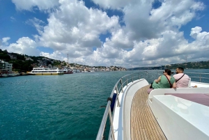 Istanbul: Bosphorus Cruise with Stopover on the Asian Side