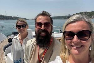 Istanbul: Bosphorus Cruise with Stopover on the Asian Side