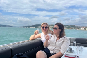 Istanbul: Bosphorus Cruise with Stopover on the Asian Side
