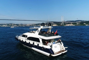 Istanbul: Bosphorus Cruise with Stopover on the Asian Side