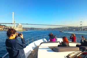 Istanbul: Bosphorus Cruise with Stopover on the Asian Side