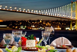Istanbul Bosphorus: Dinner Cruise & Folklore & Belly Dance